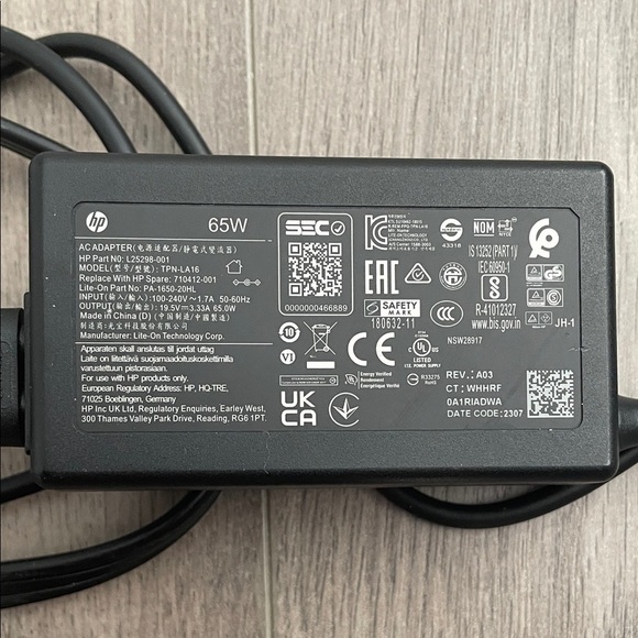 HP Black Laptop Charger 65W - Picture 2 of 5